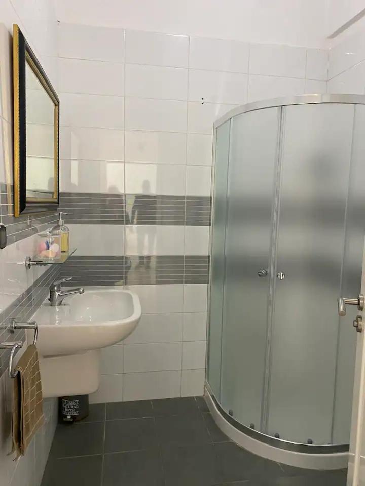 Appartement Simple Et Propre Сфакс Екстериор снимка