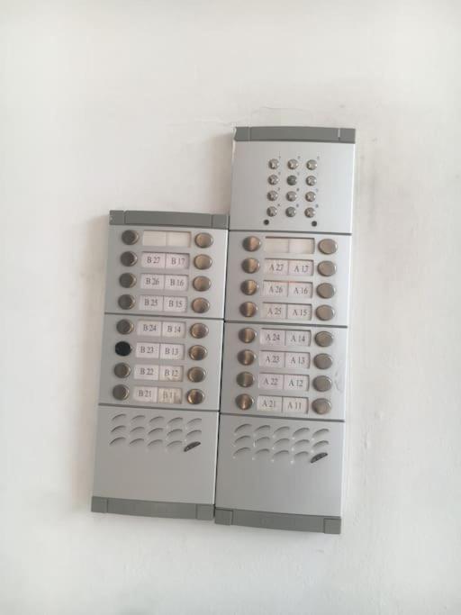 Appartement Simple Et Propre Сфакс Екстериор снимка